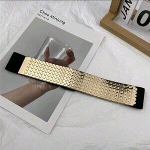 Wide Waist Belt With No-Hole Elastic Design